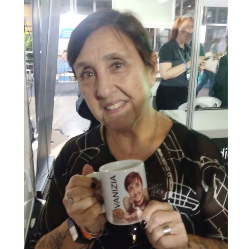caricatura com pet caneca